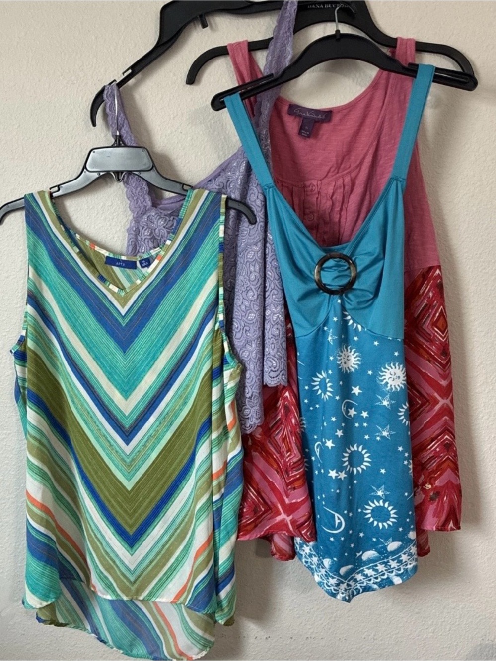4 mixed brand tank lot Gloria V red, JH lilac, Apt 9 striped, blue Sun & Moon